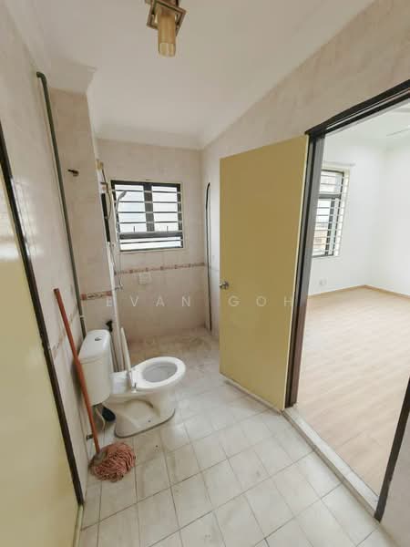 Semi-Detached House for Sale in Taman Mutiara Indah (Puchong) - Evan Goh - Bathroom - PropertyGuru.com.my