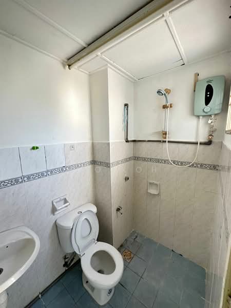 Pangsapuri untuk Dijual di Sutramas - Leo Koh - Bathroom - PropertyGuru.com.my
