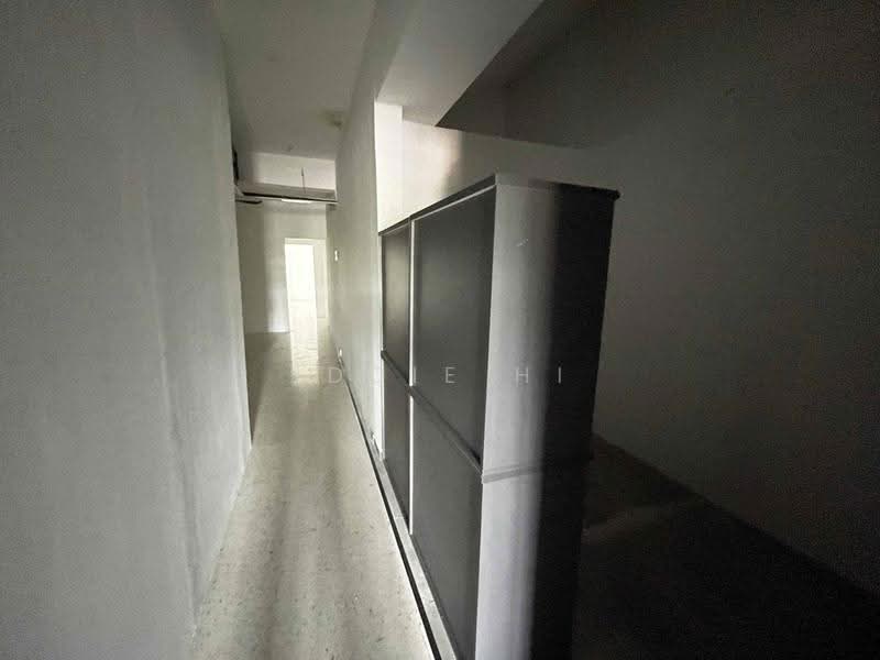 Shop / Office untuk Disewa di Damansara Kim (Petaling Jaya) - Eddie Hi - Corridor - PropertyGuru.com.my