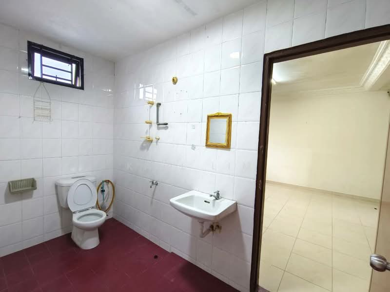 2-storey Terraced House for Sale in Taman Puteri Wangsa (Ulu Tiram) - Karl Lim - Bathroom - PropertyGuru.com.my