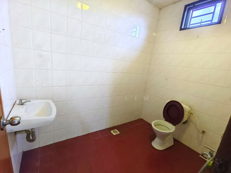 2-storey Terraced House for Sale in Taman Puteri Wangsa (Ulu Tiram) - Karl Lim - Bathroom - PropertyGuru.com.my