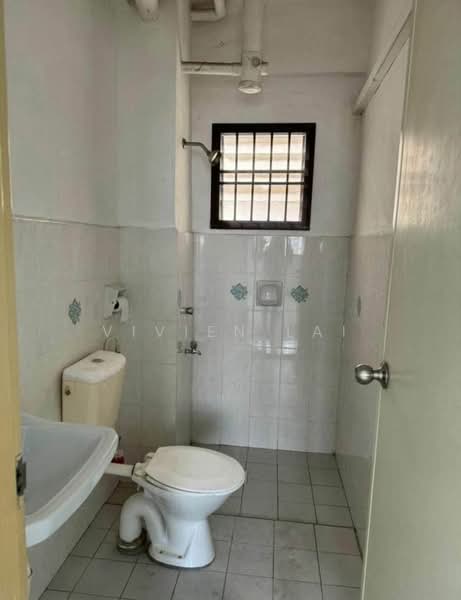 Pangsapuri untuk Dijual di Vista Seri Alam - Vivien Lai - Bathroom - PropertyGuru.com.my