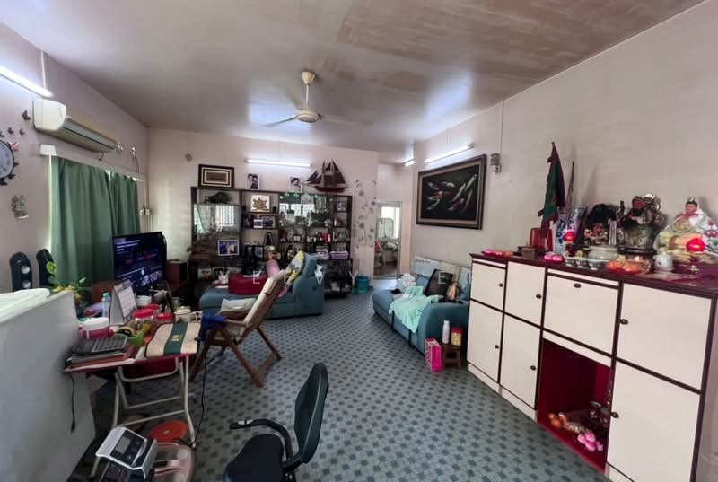 Rumah Banglo untuk Dijual di Seksyen 12 (Petaling Jaya) - Yeevy Lee - Living Room - PropertyGuru.com.my