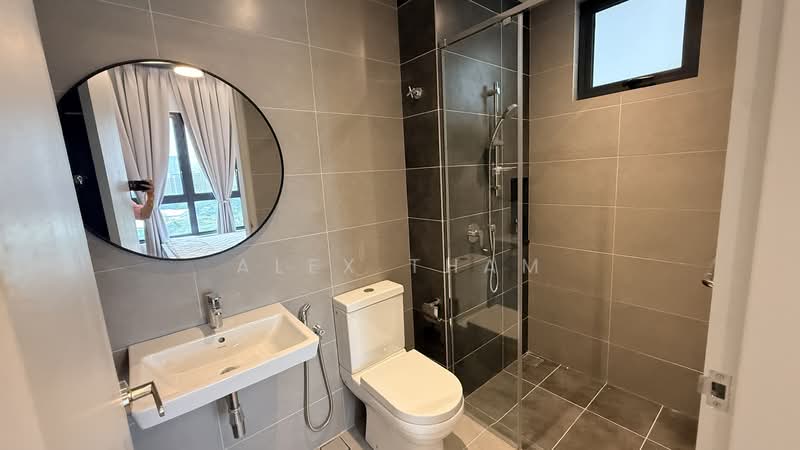 Servis Apartment untuk Disewa di Sunway Belfield - Alex Tham - Bathroom - PropertyGuru.com.my
