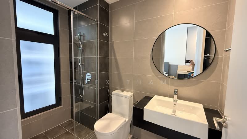 Servis Apartment untuk Disewa di Sunway Belfield - Alex Tham - Bathroom - PropertyGuru.com.my