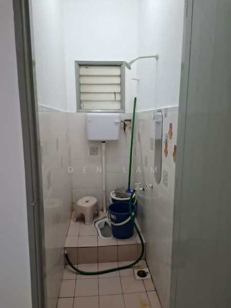Pangsapuri untuk Dijual di Taman Cheras Awana Apartment - Den Lam - Bathroom - PropertyGuru.com.my