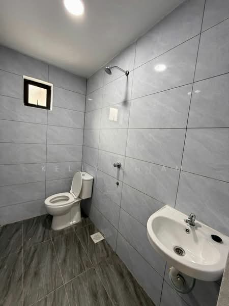 Semi-Detached House for Sale in Taman Bunga Ros (Tebrau) - Kelly Chiam - Bathroom - PropertyGuru.com.my
