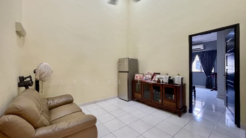 2-storey Terraced House for Sale in Taman Bunga Melor (Klang) - Daneal Eoon - Living Room - PropertyGuru.com.my