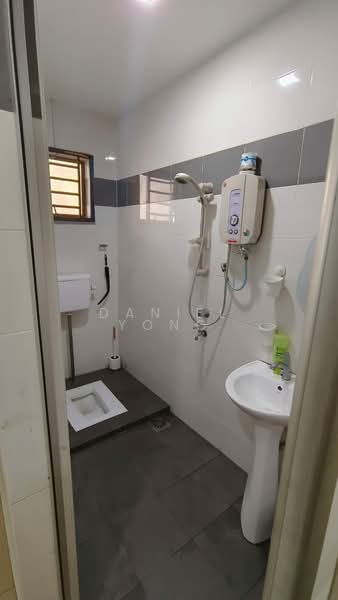 2-storey Terraced House for Sale in Permas Jaya (Johor) - Daniel Yong - Bathroom - PropertyGuru.com.my