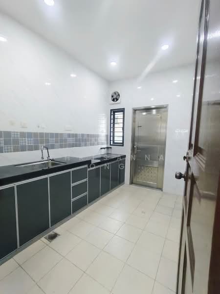1.5-storey Terraced House for Rent in Skudai (Johor) - Chrisanna Ong - Kitchen - PropertyGuru.com.my