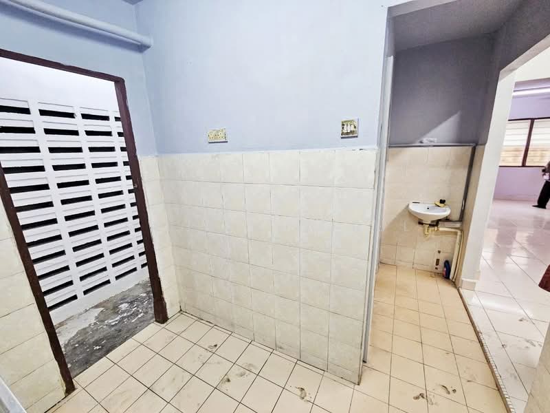 Rumah Flat untuk Dijual di Gugusan Dedap - Mohd Khairul Amilin - Bathroom - PropertyGuru.com.my