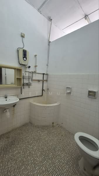 Rumah Teres 2 Tingkat untuk Dijual di Ipoh Garden (Ipoh) - Lee Muzi - Bathroom - PropertyGuru.com.my