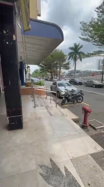 Shop for Rent in Taman Sungai Besi Indah (Seri Kembangan) - Tien Ee Yap - Exterior - PropertyGuru.com.my