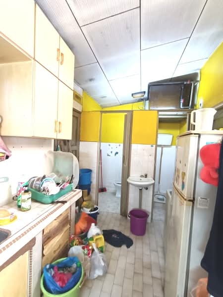 1-storey Terraced House for Sale in Taman Dahlia (Tampoi) - Kino Jaw - Kitchen - PropertyGuru.com.my
