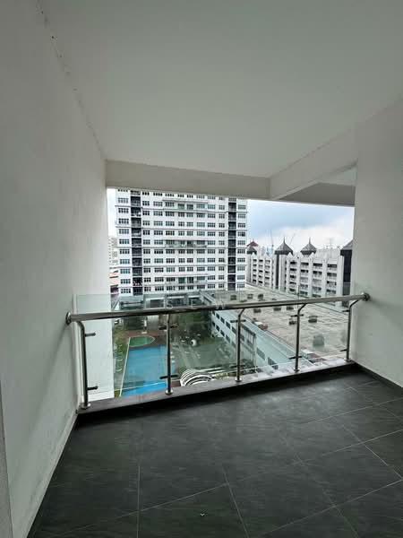 Servis Apartment untuk Dijual di Skypod Residence - Yoke Leng Sew - Balcony - PropertyGuru.com.my
