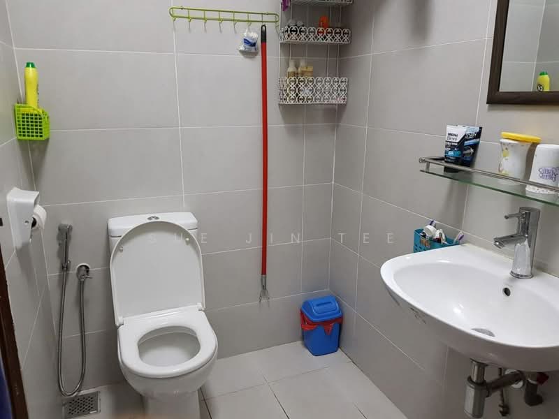 Servis Apartment untuk Dijual di PARC Regency (Residensi Masai) - Sue Jin Tee - Bathroom - PropertyGuru.com.my