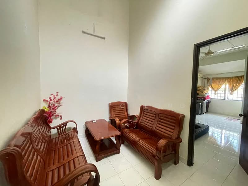 Rumah Teres 2 Tingkat untuk Dijual di Taman Selayang Utama (Selayang) - Yanis Cheong - Living Room - PropertyGuru.com.my
