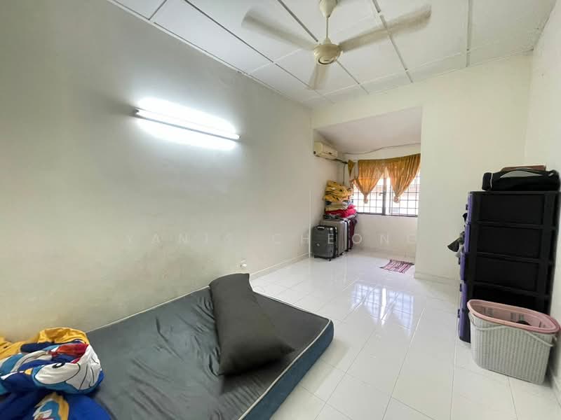 Rumah Teres 2 Tingkat untuk Dijual di Taman Selayang Utama (Selayang) - Yanis Cheong - Bedroom - PropertyGuru.com.my