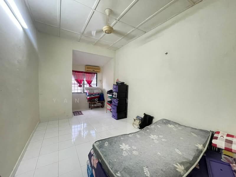Rumah Teres 2 Tingkat untuk Dijual di Taman Selayang Utama (Selayang) - Yanis Cheong - Bedroom - PropertyGuru.com.my