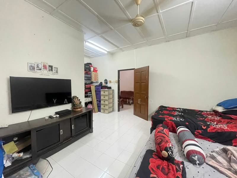 Rumah Teres 2 Tingkat untuk Dijual di Taman Selayang Utama (Selayang) - Yanis Cheong - Living Room - PropertyGuru.com.my
