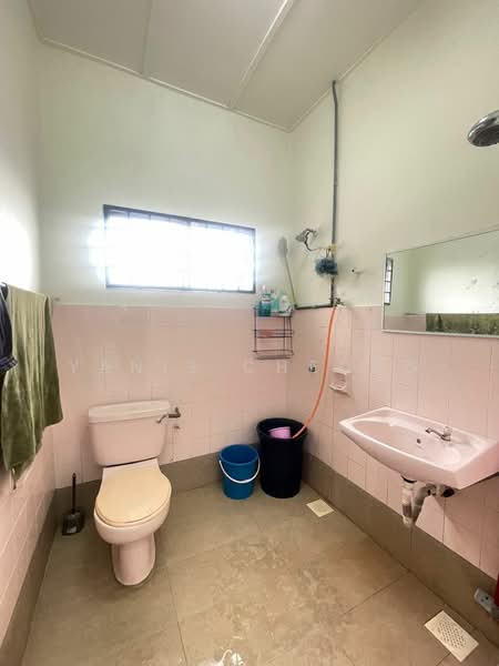 Rumah Teres 2 Tingkat untuk Dijual di Taman Selayang Utama (Selayang) - Yanis Cheong - Bathroom - PropertyGuru.com.my