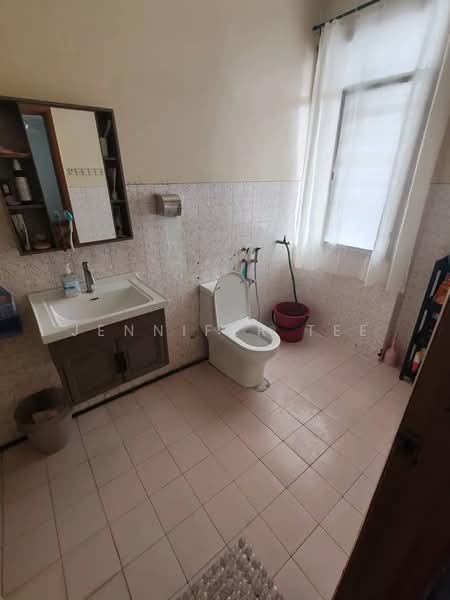 1.5-storey Terraced House for Sale in Taman Bukit Maluri (Kepong) - Jennifer Tee - Bathroom - PropertyGuru.com.my