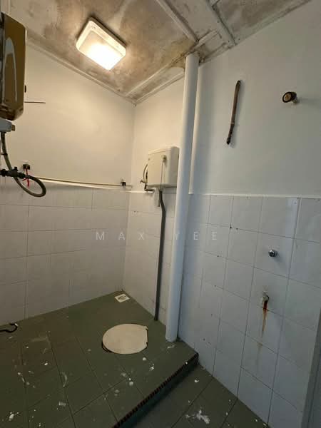 1-storey Terraced House for Sale in Kelapa Sawit (Kulai) - Max Yee - Bathroom - PropertyGuru.com.my