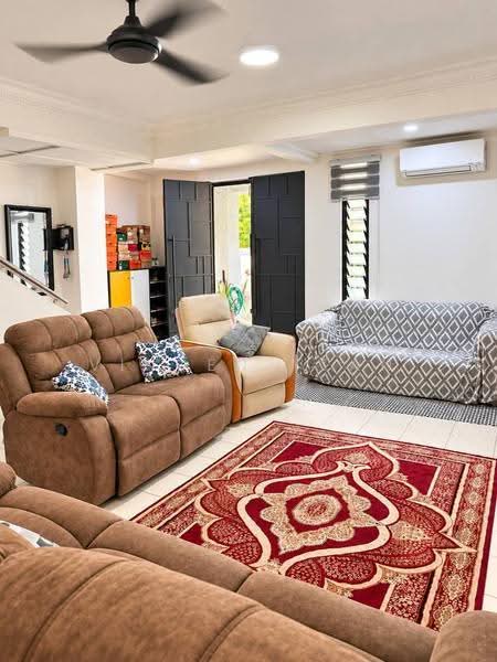 Rumah Teres 2-Tingkat untuk Dijual di Saujana Damansara (Damansara Damai) - Vincent Tan - Living Room - PropertyGuru.com.my