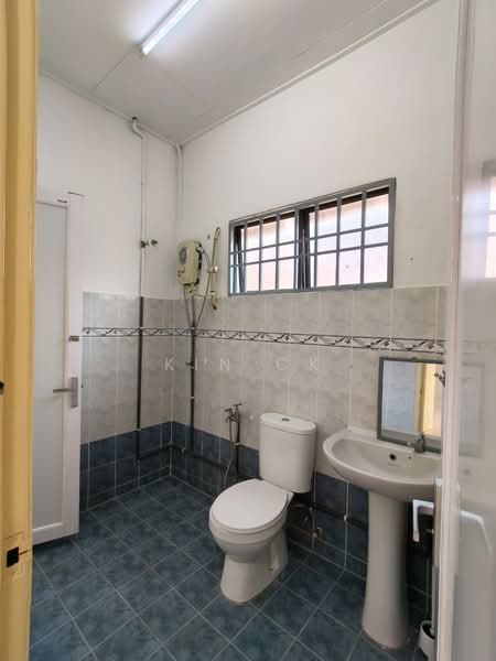 Rumah Teres 2 Tingkat untuk Disewa di Segambut (Kuala Lumpur) - Kin CK - Bathroom - PropertyGuru.com.my