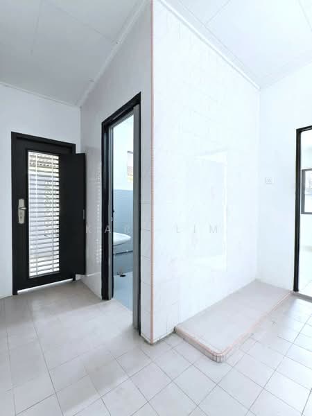 Rumah Berkembar untuk Dijual di Taman Sentosa (Johor Bahru) - Karl Lim - Entrance - PropertyGuru.com.my