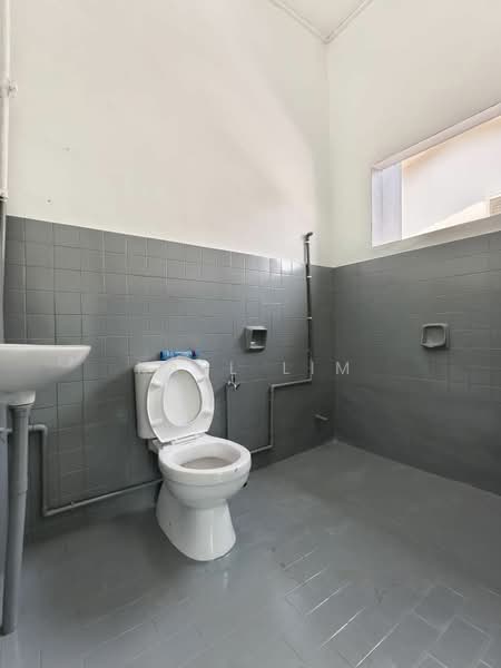 Rumah Berkembar untuk Dijual di Taman Sentosa (Johor Bahru) - Karl Lim - Bathroom - PropertyGuru.com.my