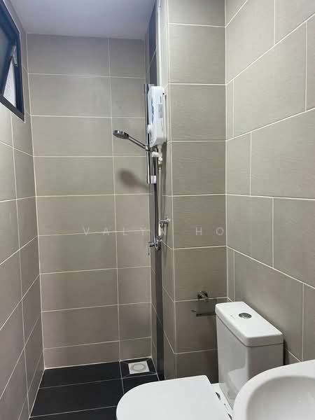 Servis Apartment untuk Disewa di Tuan Residency - Valyn Ho - Bathroom - PropertyGuru.com.my