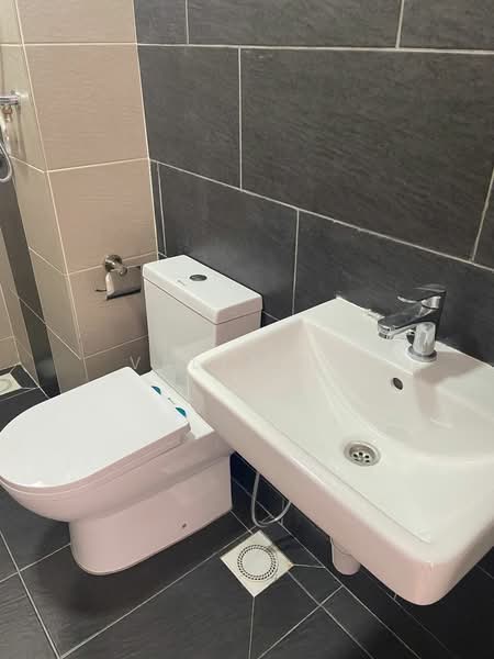 Servis Apartment untuk Disewa di Tuan Residency - Valyn Ho - Bathroom - PropertyGuru.com.my
