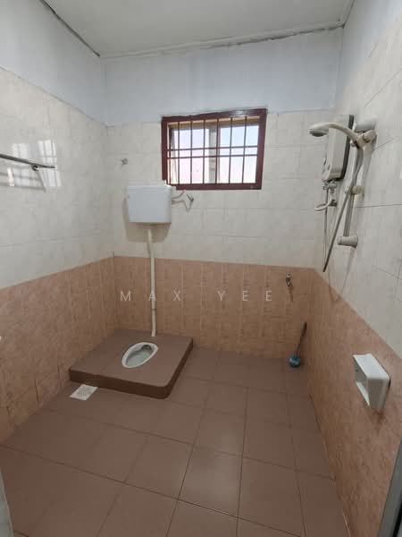 1-storey Terraced House for Rent in Bandar Putra (Kulai) - Max Yee - Bathroom - PropertyGuru.com.my