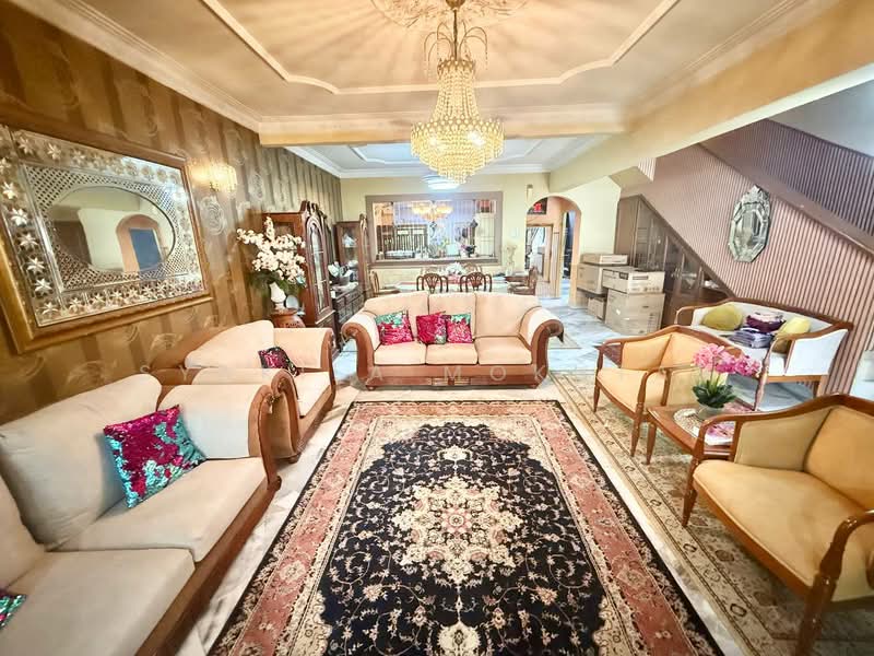 Rumah Teres 2 Tingkat untuk Dijual di Taman Desaria (Petaling Jaya) - Syakila Mokhtar - Living Room - PropertyGuru.com.my