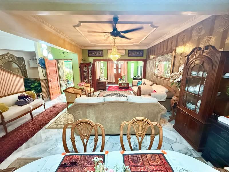 Rumah Teres 2 Tingkat untuk Dijual di Taman Desaria (Petaling Jaya) - Syakila Mokhtar - Living Room - PropertyGuru.com.my
