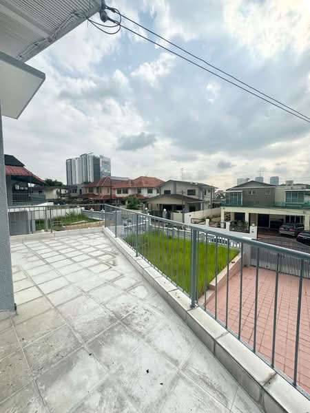 Bungalow for Rent in Taman Kebun Teh (Johor Bahru) - Ben Foo - Balcony - PropertyGuru.com.my
