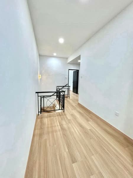 1.5-storey Terraced House for Sale in Bandar Baru Permas Jaya (Permas Jaya) - Karl Lim - Corridor - PropertyGuru.com.my