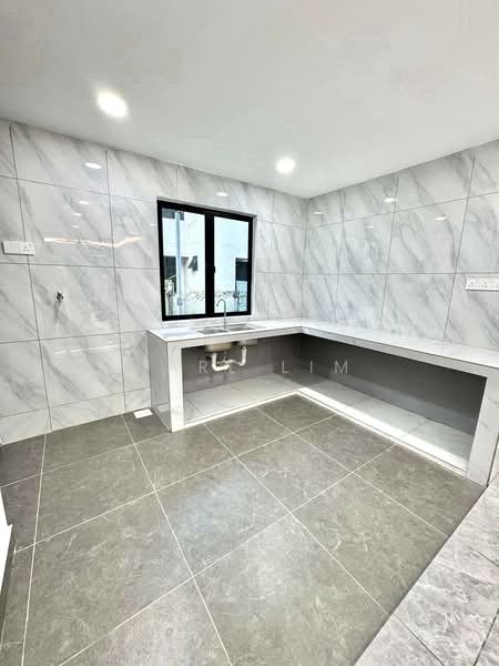 1.5-storey Terraced House for Sale in Bandar Baru Permas Jaya (Permas Jaya) - Karl Lim - Kitchen - PropertyGuru.com.my