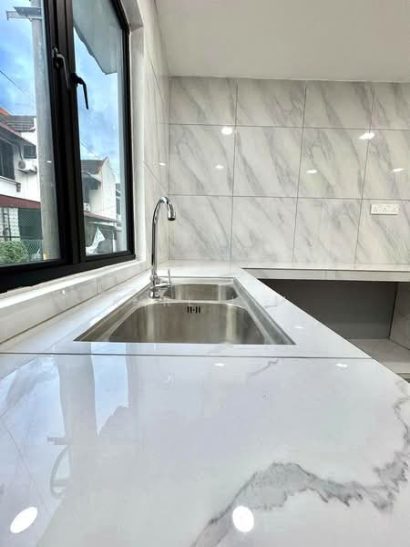 1.5-storey Terraced House for Sale in Bandar Baru Permas Jaya (Permas Jaya) - Karl Lim - Kitchen - PropertyGuru.com.my