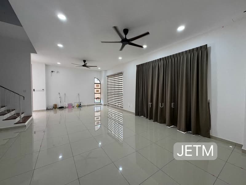 Rumah Berkembar untuk Disewa di Shah Alam (Selangor) - Reilynn Tue - Living Room - PropertyGuru.com.my