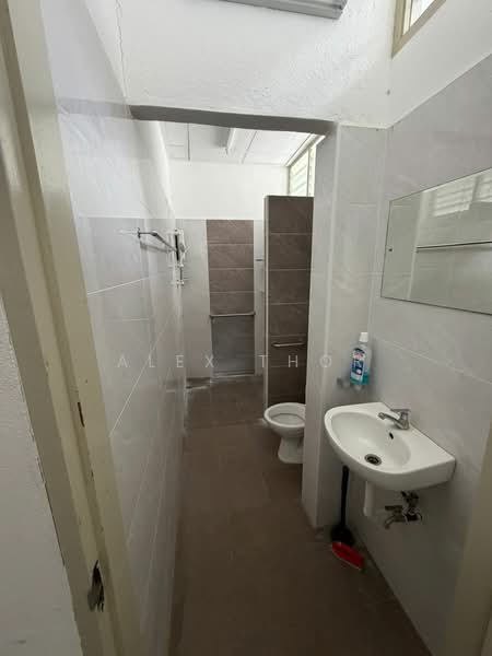 Rumah Teres 1 Tingkat untuk Dijual di Bayan Baru (Penang) - Alex Thor - Bathroom - PropertyGuru.com.my