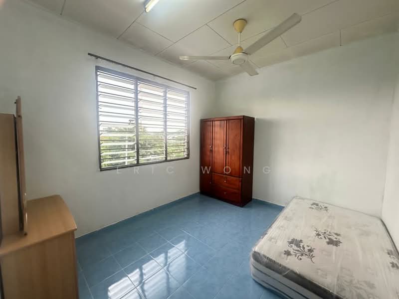 Flat for Rent at Taman Austin Perdana - Eric Wong - Bedroom - PropertyGuru.com.my