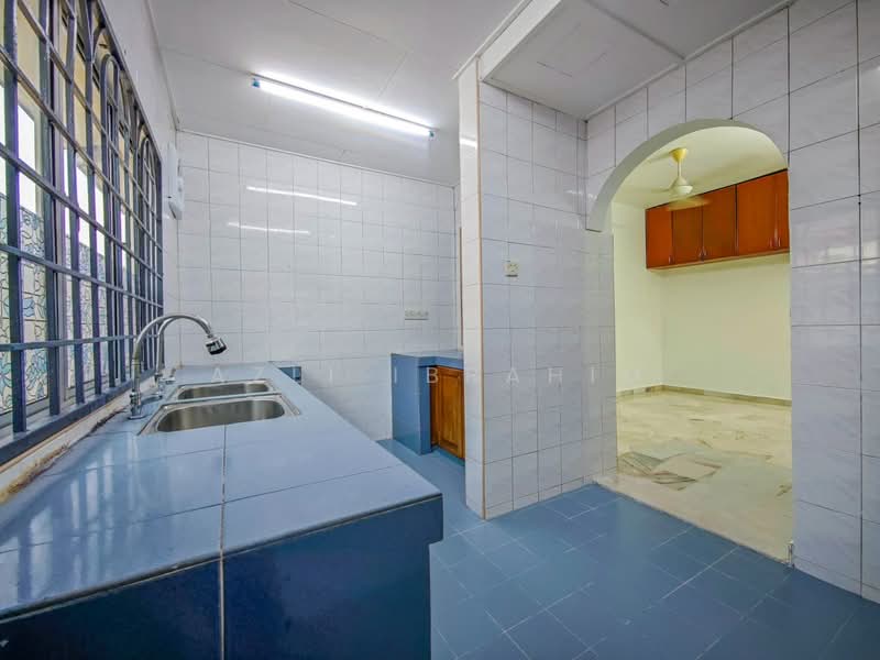 2-storey Terraced House for Sale in Bandar Bukit Puchong (Puchong) - Azli Ibrahim - Kitchen - PropertyGuru.com.my