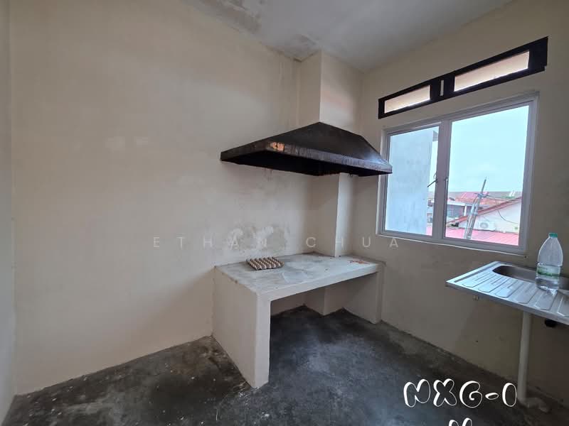 2-storey Terraced House for Sale in Port Klang (Pelabuhan Klang) (Selangor) - Ethan Chua - Kitchen - PropertyGuru.com.my