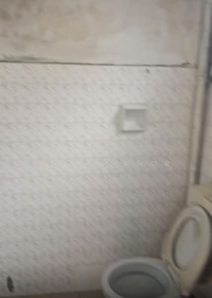 Flat for Sale at Flat Taman Ungku Tun Aminah - Regina Khor - Bathroom - PropertyGuru.com.my