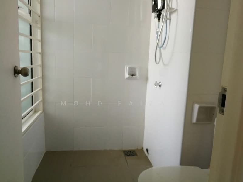 3-storey Terraced House for Sale in Kajang (Selangor) - Mohd Faizal - Bathroom - PropertyGuru.com.my