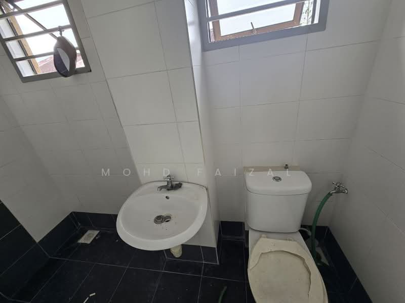 2-storey Terraced House for Sale in Nilai (Negeri Sembilan) - Mohd Faizal - Bathroom - PropertyGuru.com.my
