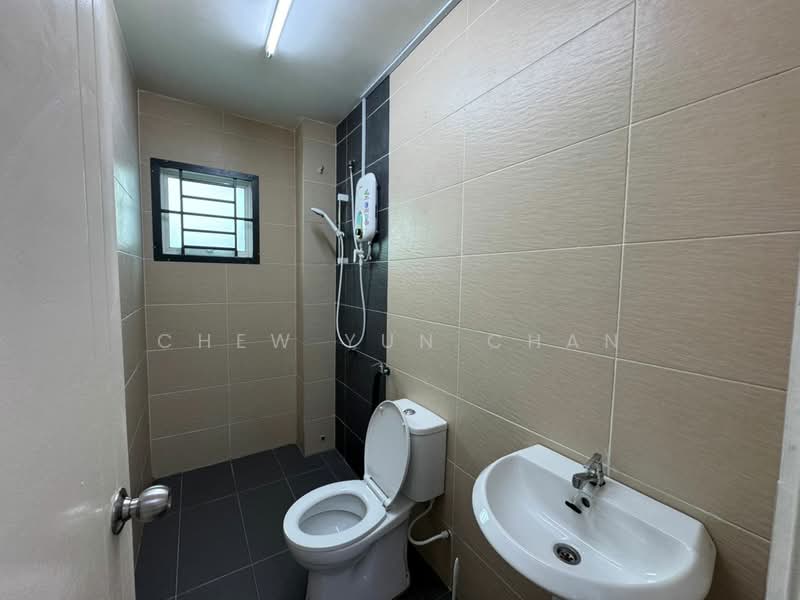 Rumah Teres 2 Tingkat untuk Disewa di Skudai (Johor) - Chew Yun Chan - Bathroom - PropertyGuru.com.my