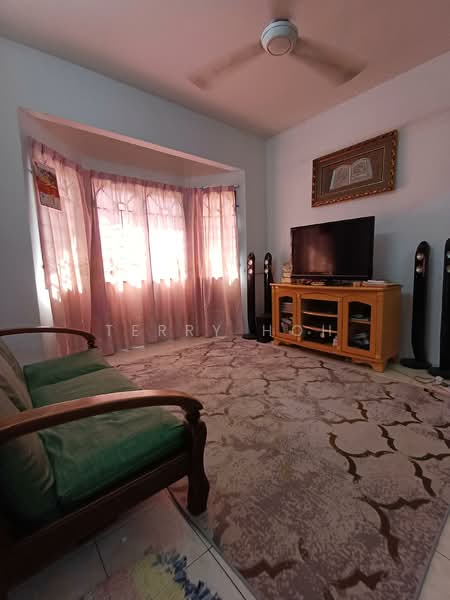Rumah Teres 2 Tingkat untuk Dijual di Taman Lestari Putra (Seri Kembangan) - Terry Hoh - Living Room - PropertyGuru.com.my